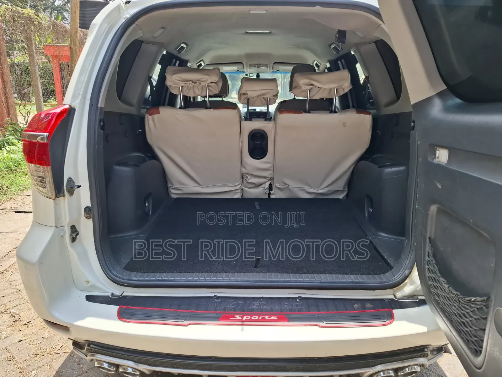 Toyota Vanguard 2011 White