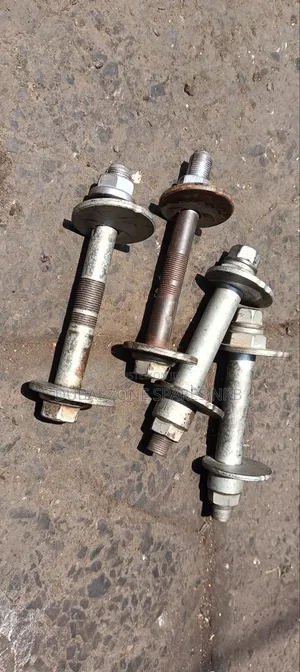 V8 200-Series Caber Bolts.