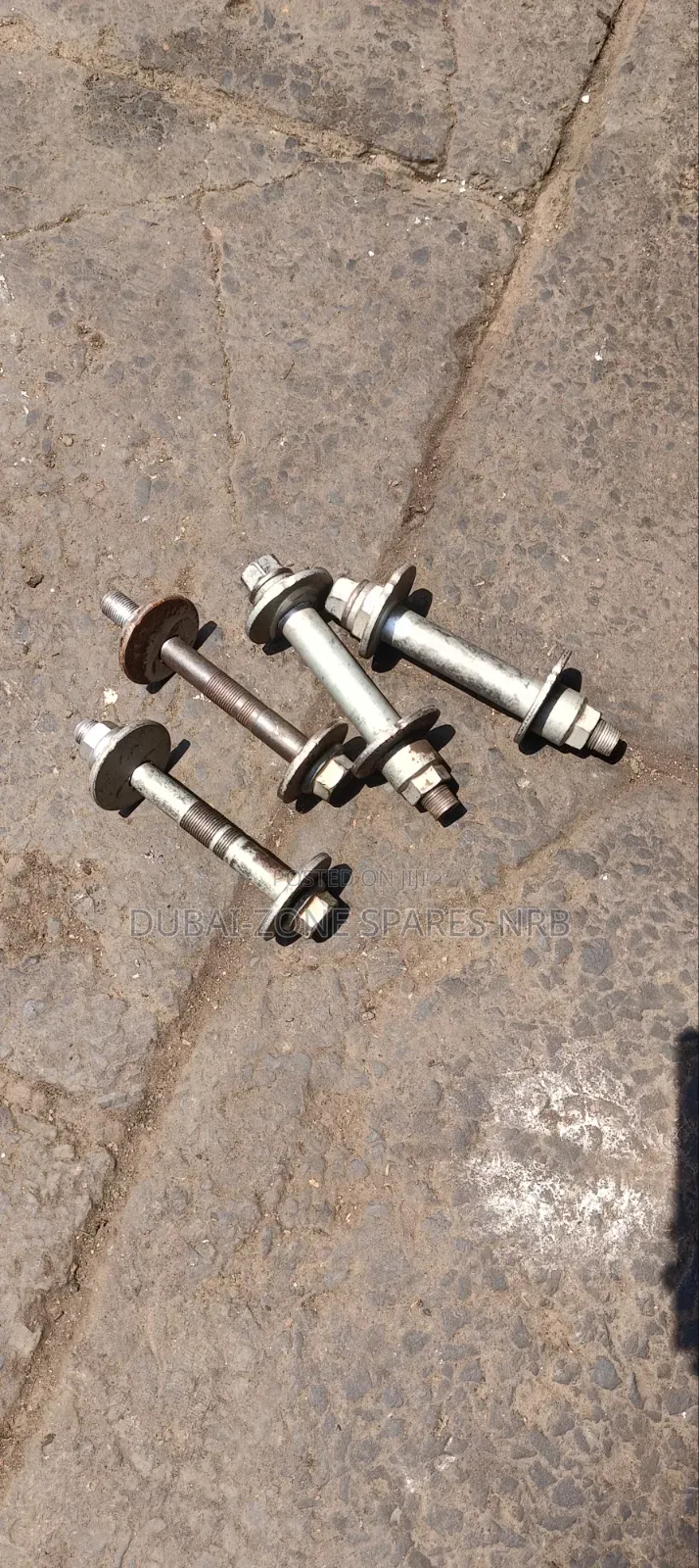 V8 200-Series Caber Bolts.