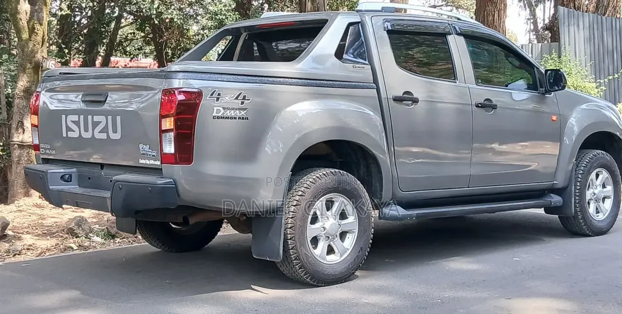 Isuzu D-MAX 2023 Gold