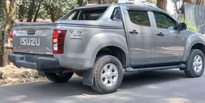 Isuzu D-MAX 2023 Gold