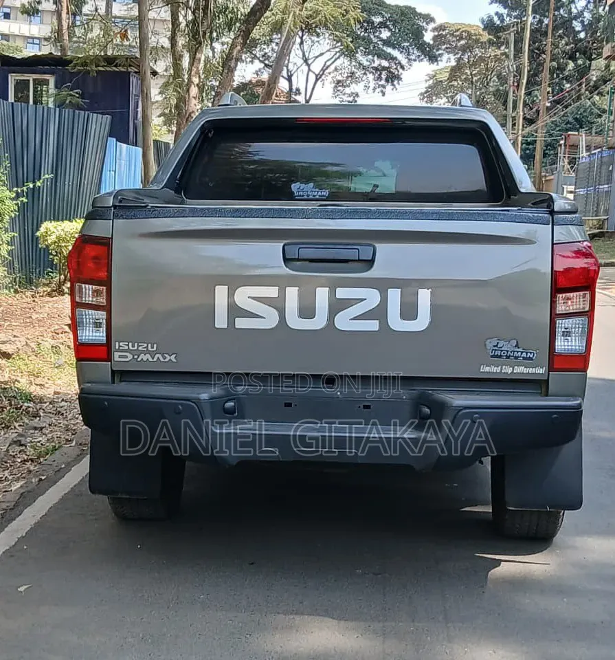 Isuzu D-MAX 2023 Gold