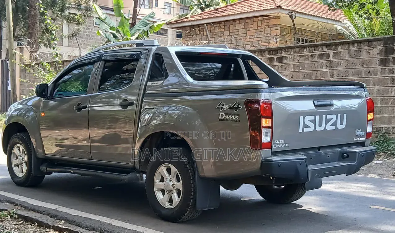 Isuzu D-MAX 2023 Gold