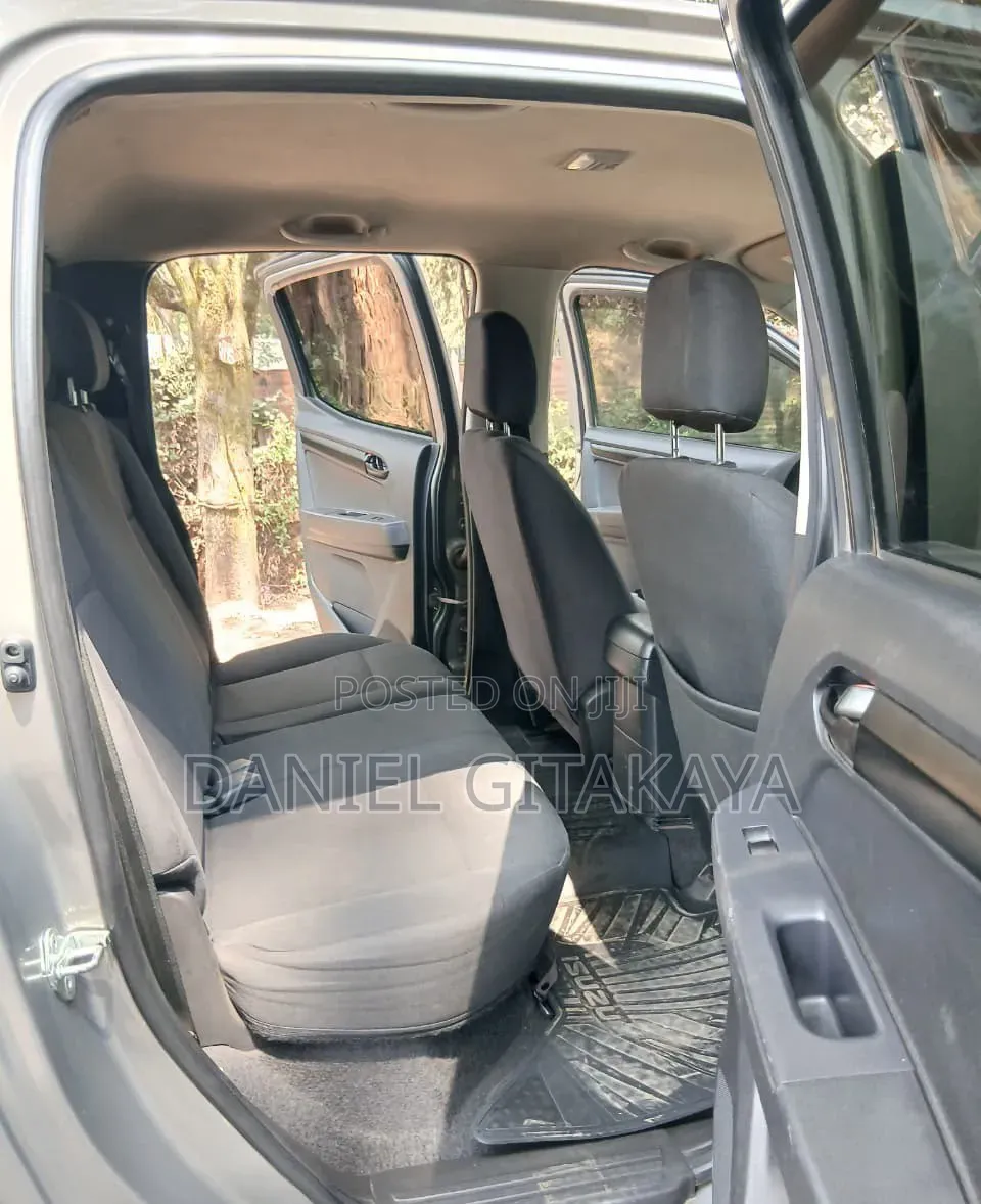 Isuzu D-MAX 2023 Gold
