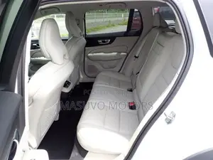 Volvo V60 2019 Pearl