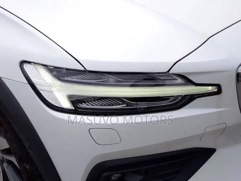 Volvo V60 2019 Pearl