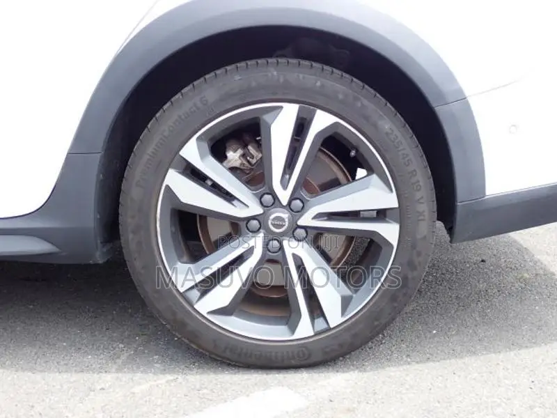 Volvo V60 2019 Pearl