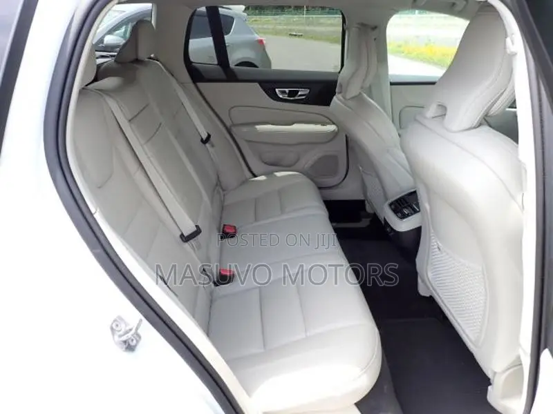 Volvo V60 2019 Pearl