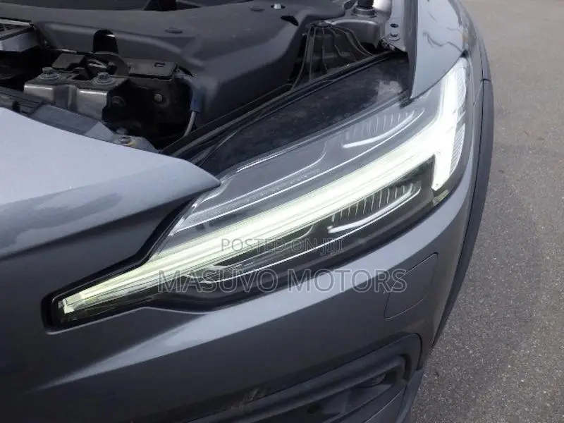 Volvo V60 2019 Gray