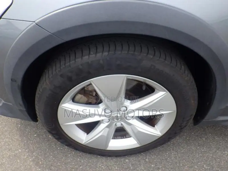 Volvo V60 2019 Gray