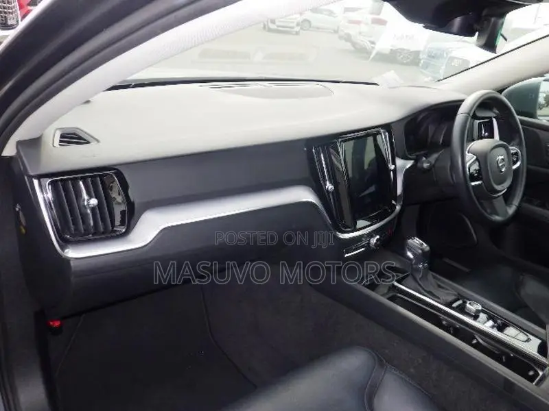 Volvo V60 2019 Gray