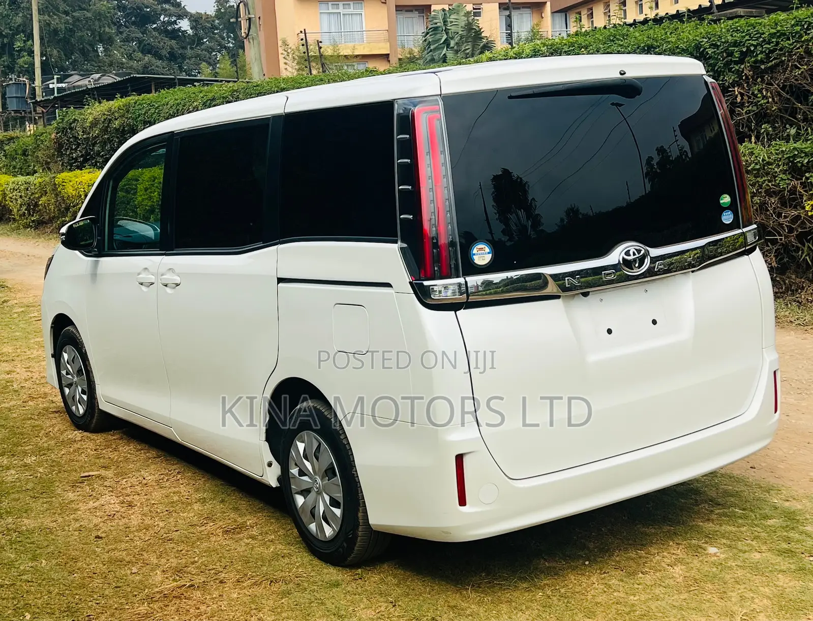 Toyota Noah 2.0 FWD (8 Seater) 2020 White