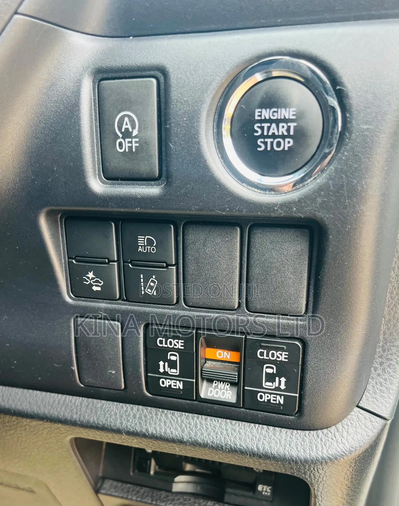 Toyota Noah 2.0 FWD (8 Seater) 2020 White