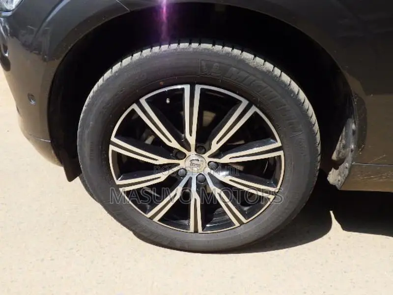 Volvo XC60 2021 Gray