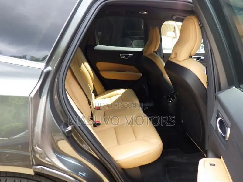 Volvo XC60 2021 Gray