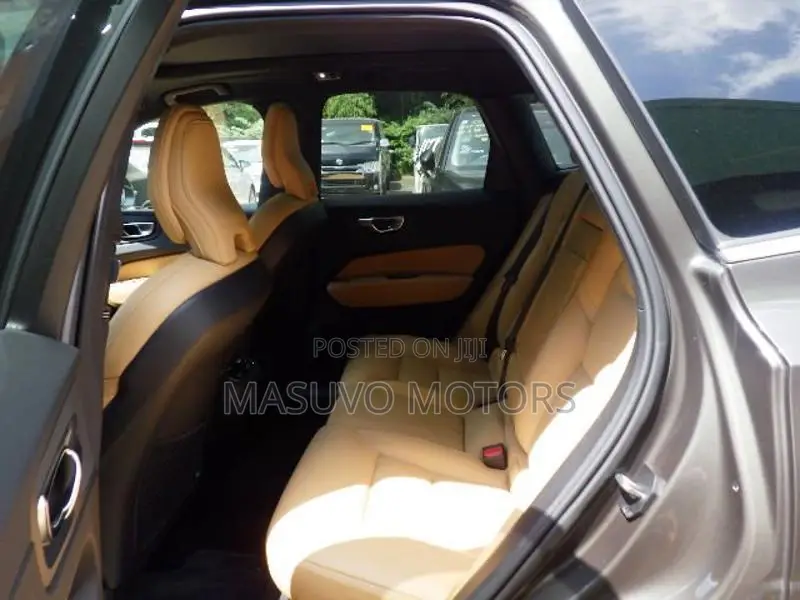 Volvo XC60 2021 Gray