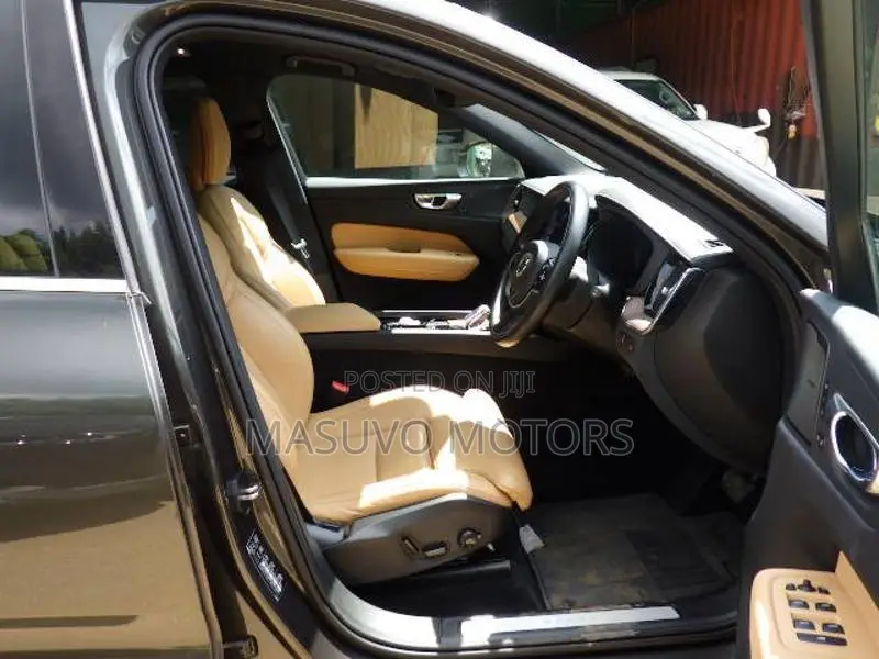 Volvo XC60 2021 Gray