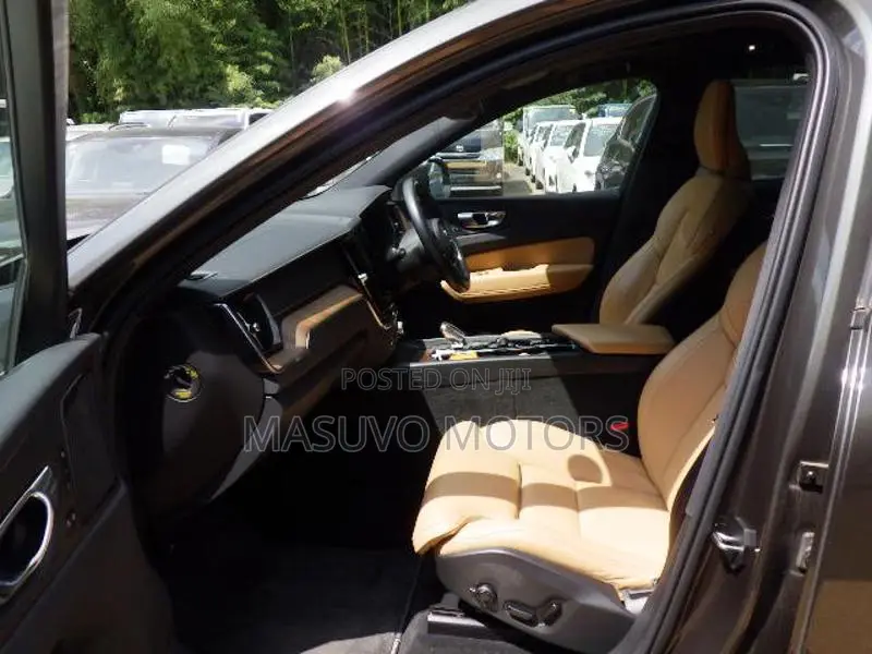 Volvo XC60 2021 Gray