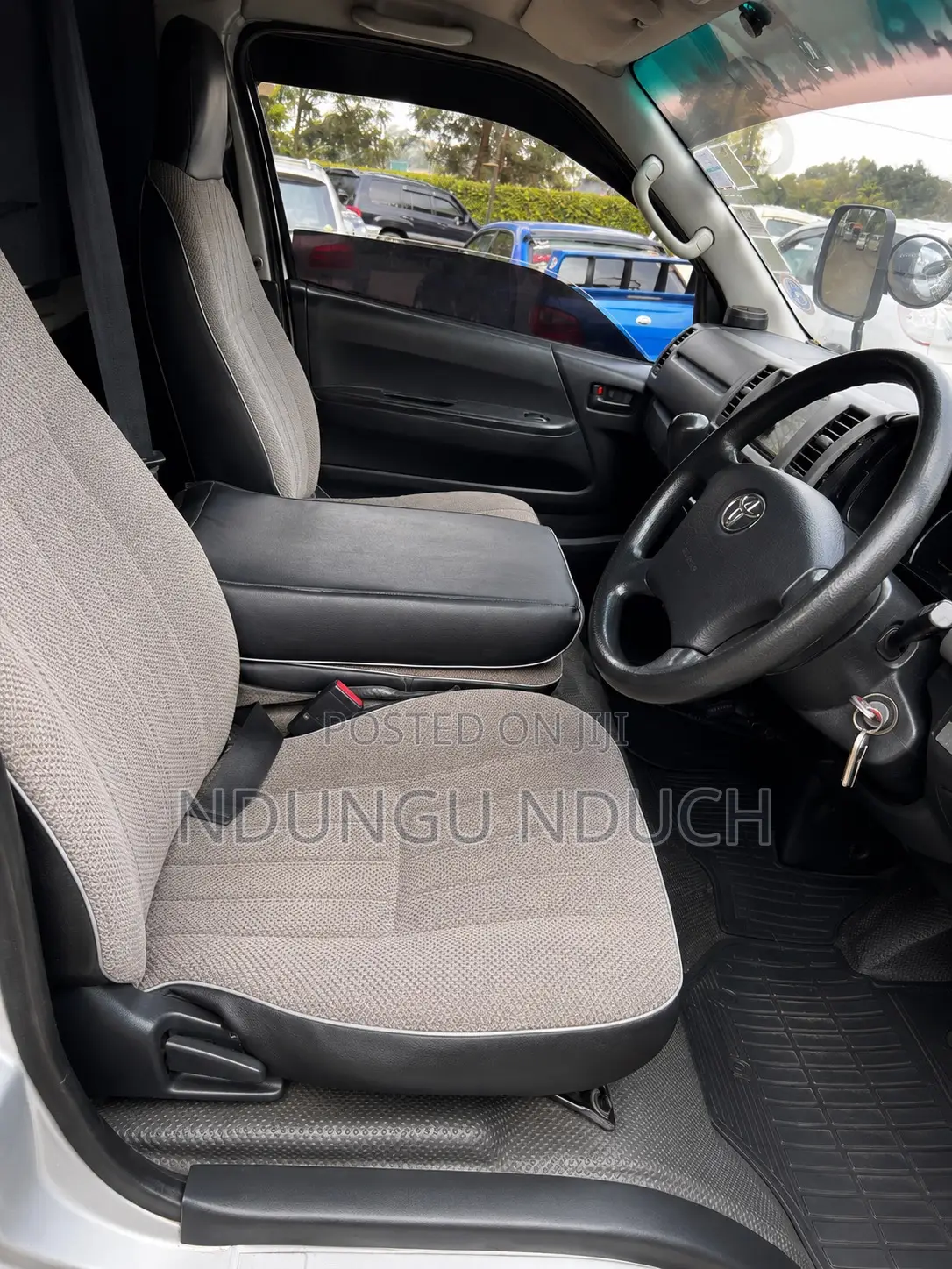 Toyota HiAce 2010 Silver