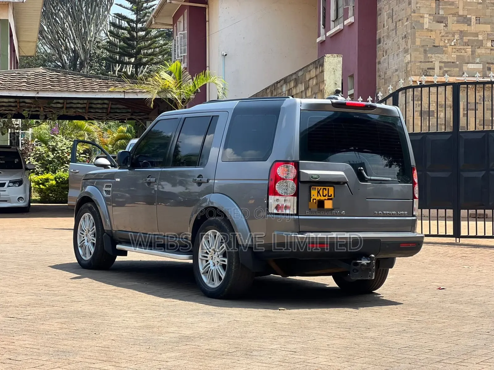 Land Rover Discovery 2010 Gray