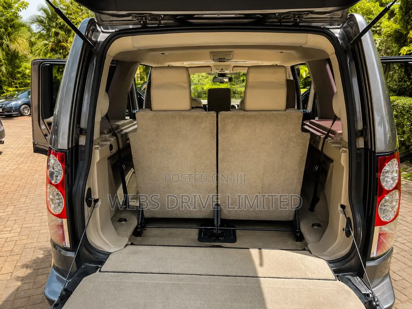 Land Rover Discovery 2010 Gray