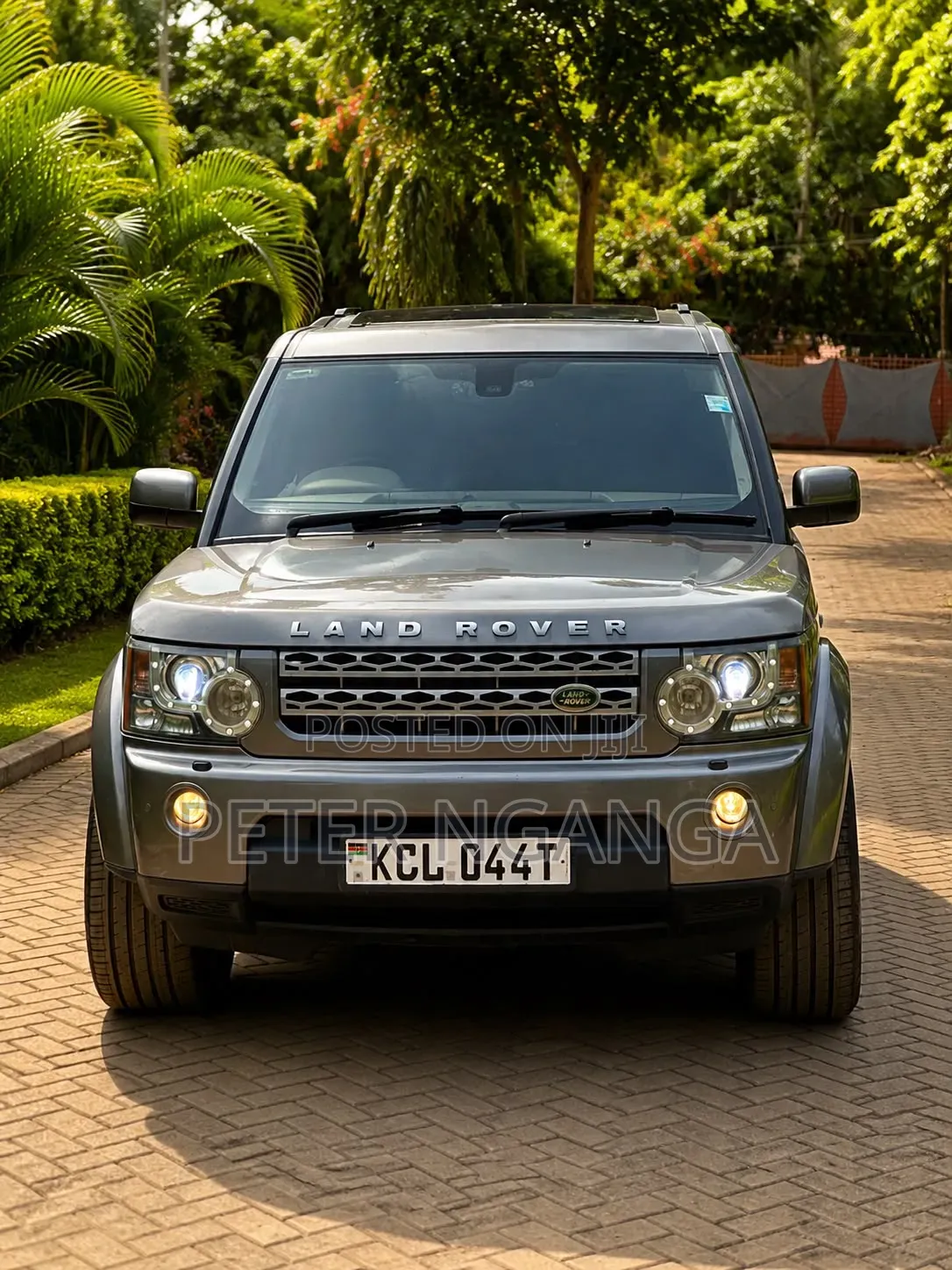Land Rover Range Rover 2010 Gray