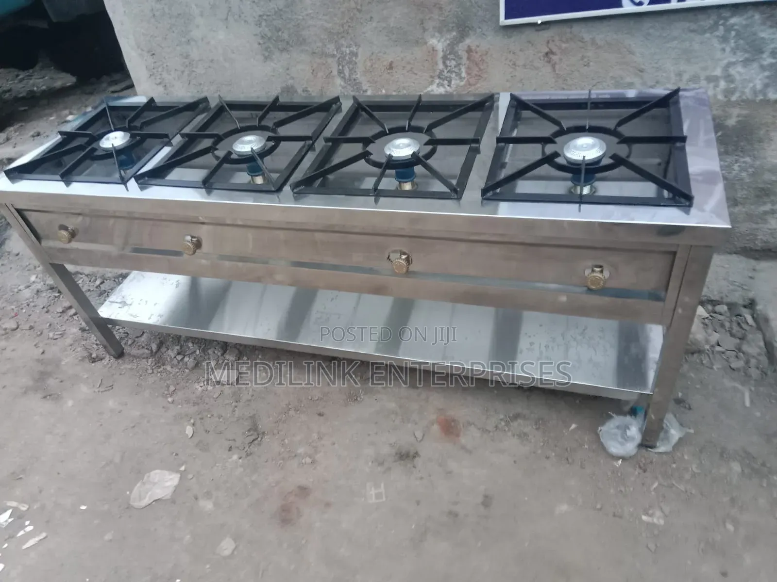 Crawley Modern Kitchen Commercial 4 Burner Cooker