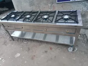 Crawley Modern Kitchen Commercial 4 Burner Cooker