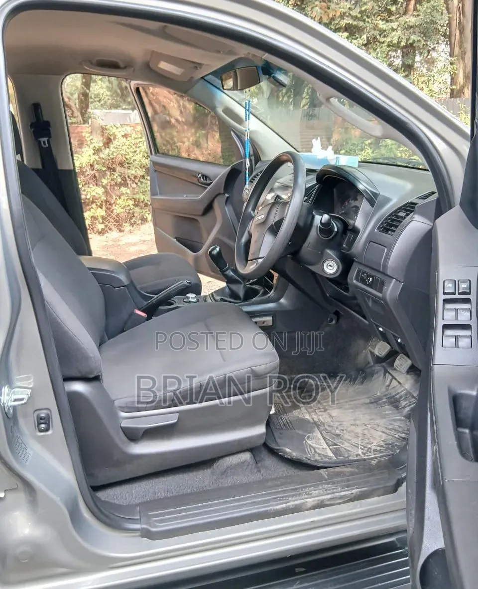 Isuzu D-MAX 2023 Gray
