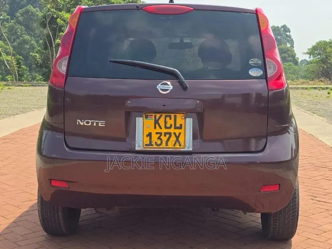 Nissan Note 2011 Maroon
