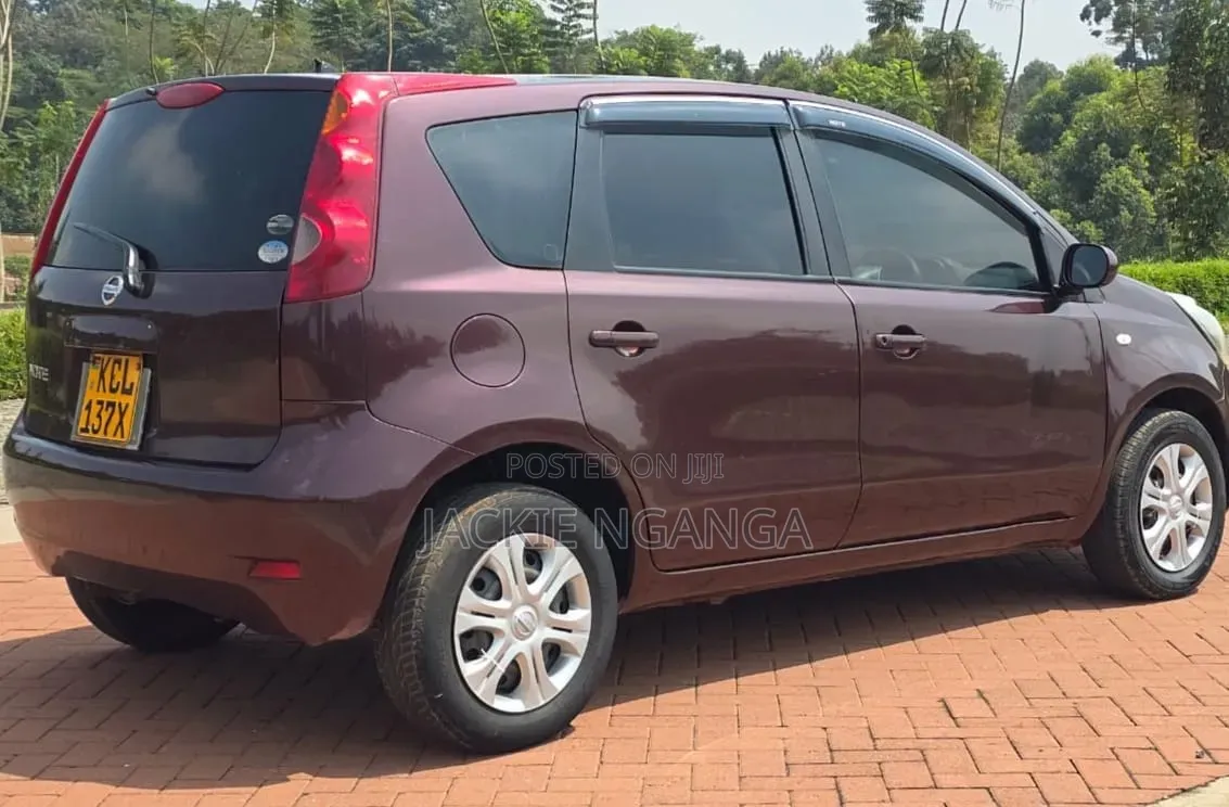 Nissan Note 2011 Maroon