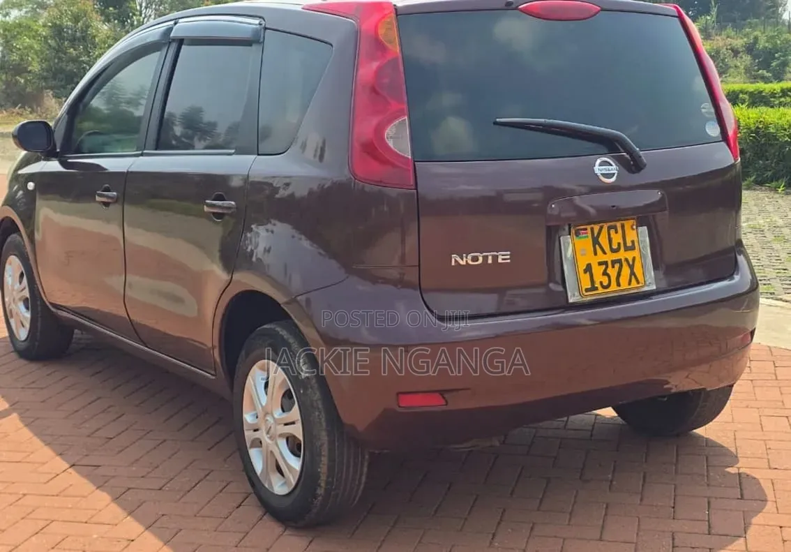Nissan Note 2011 Maroon