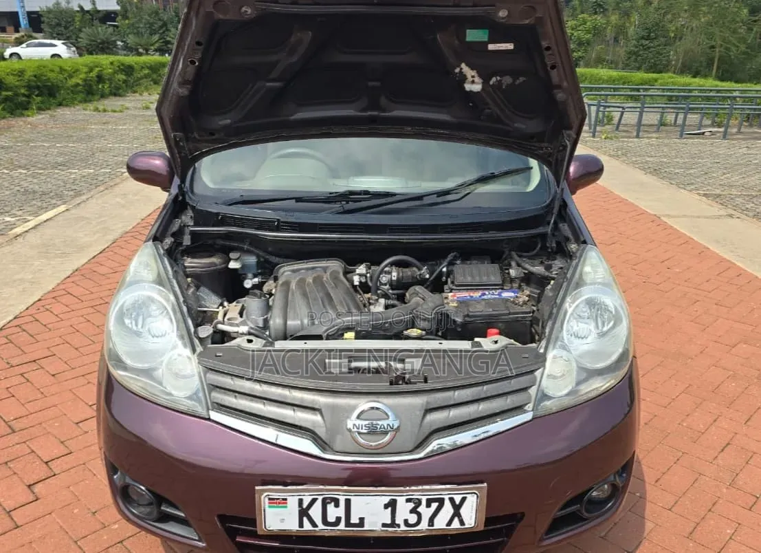 Nissan Note 2011 Maroon