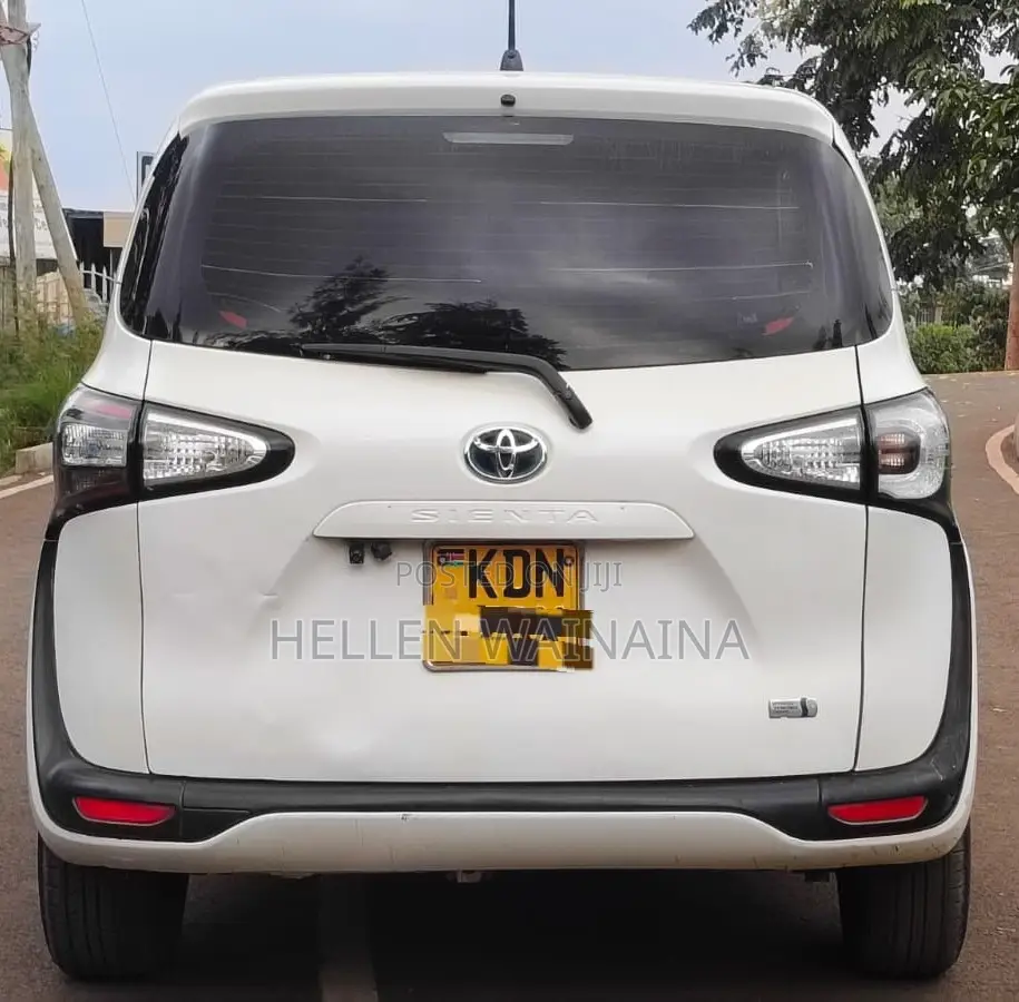 Toyota Sienta 2017 White
