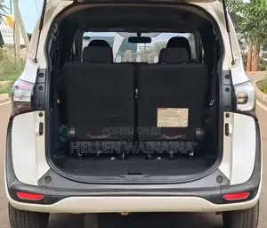 Toyota Sienta 2017 White