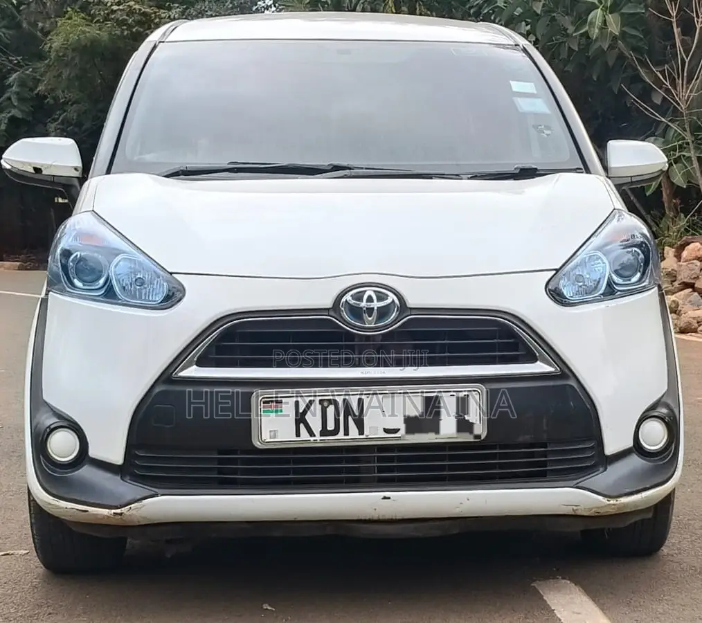 Toyota Sienta 2017 White