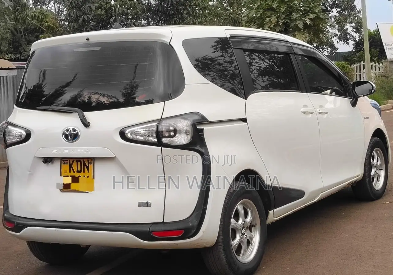 Toyota Sienta 2017 White