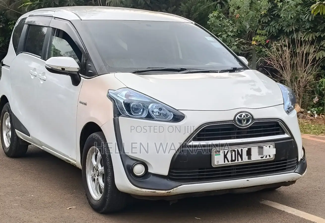Toyota Sienta 2017 White