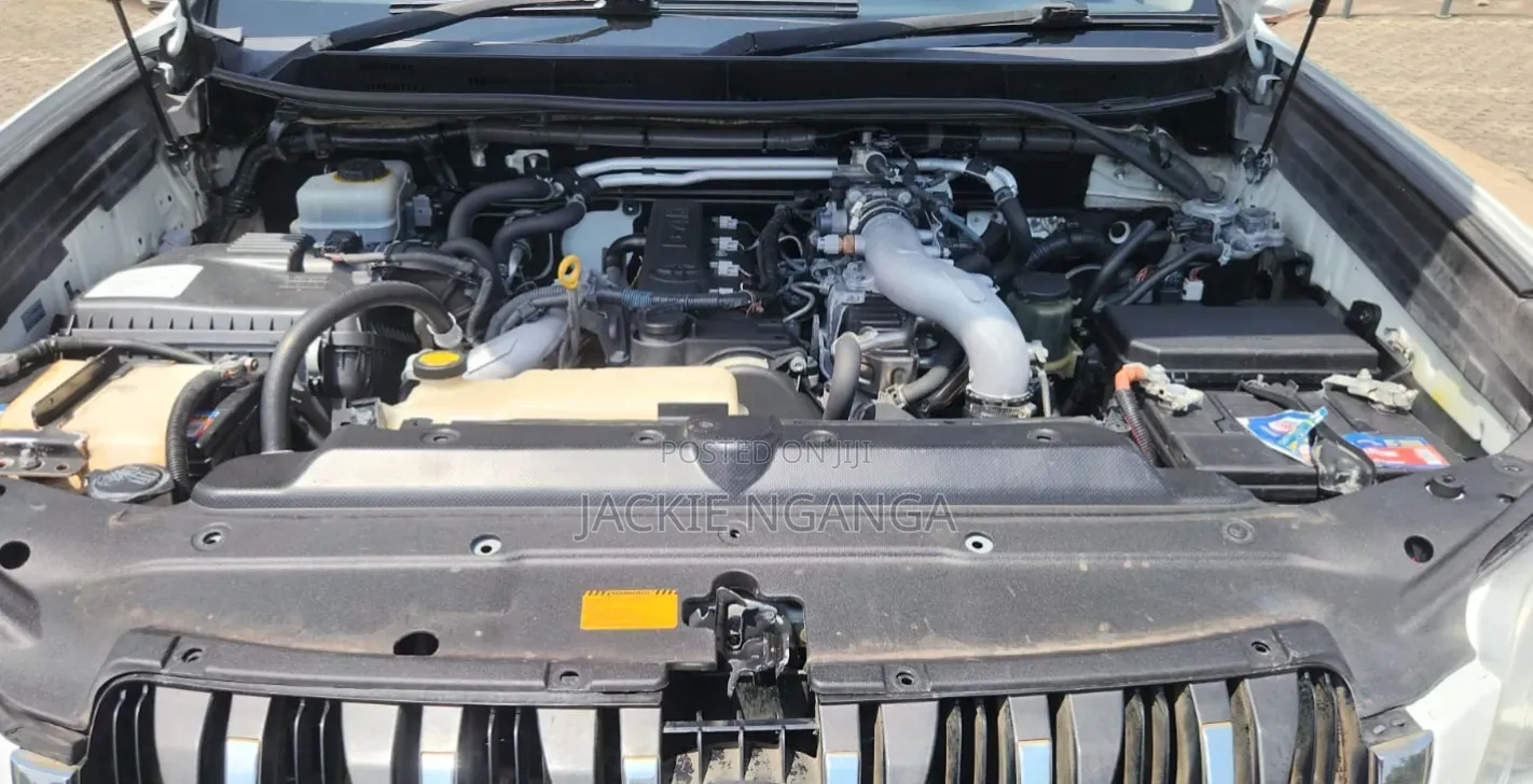Toyota Land Cruiser Prado 2010 White