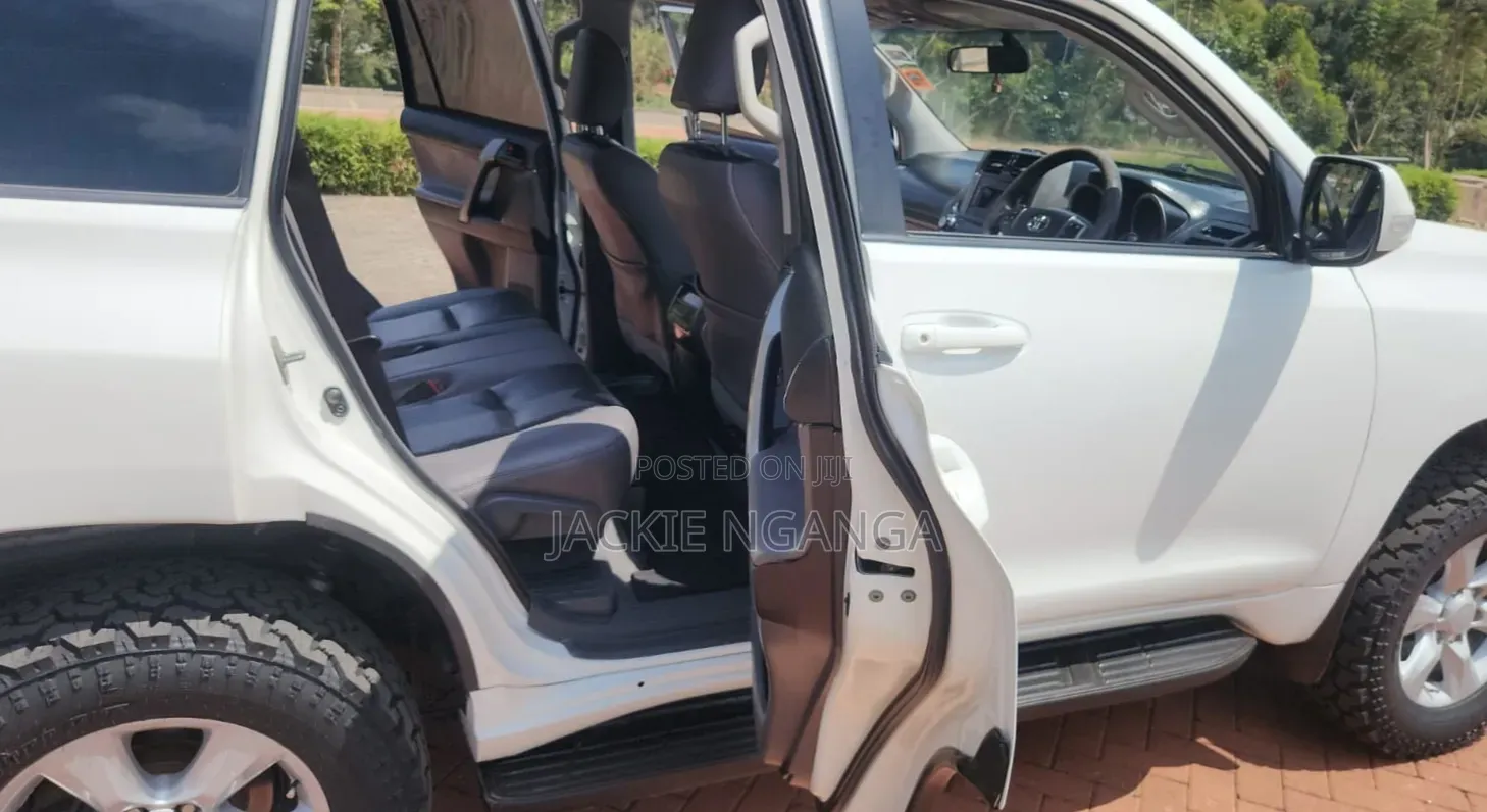 Toyota Land Cruiser Prado 2010 White