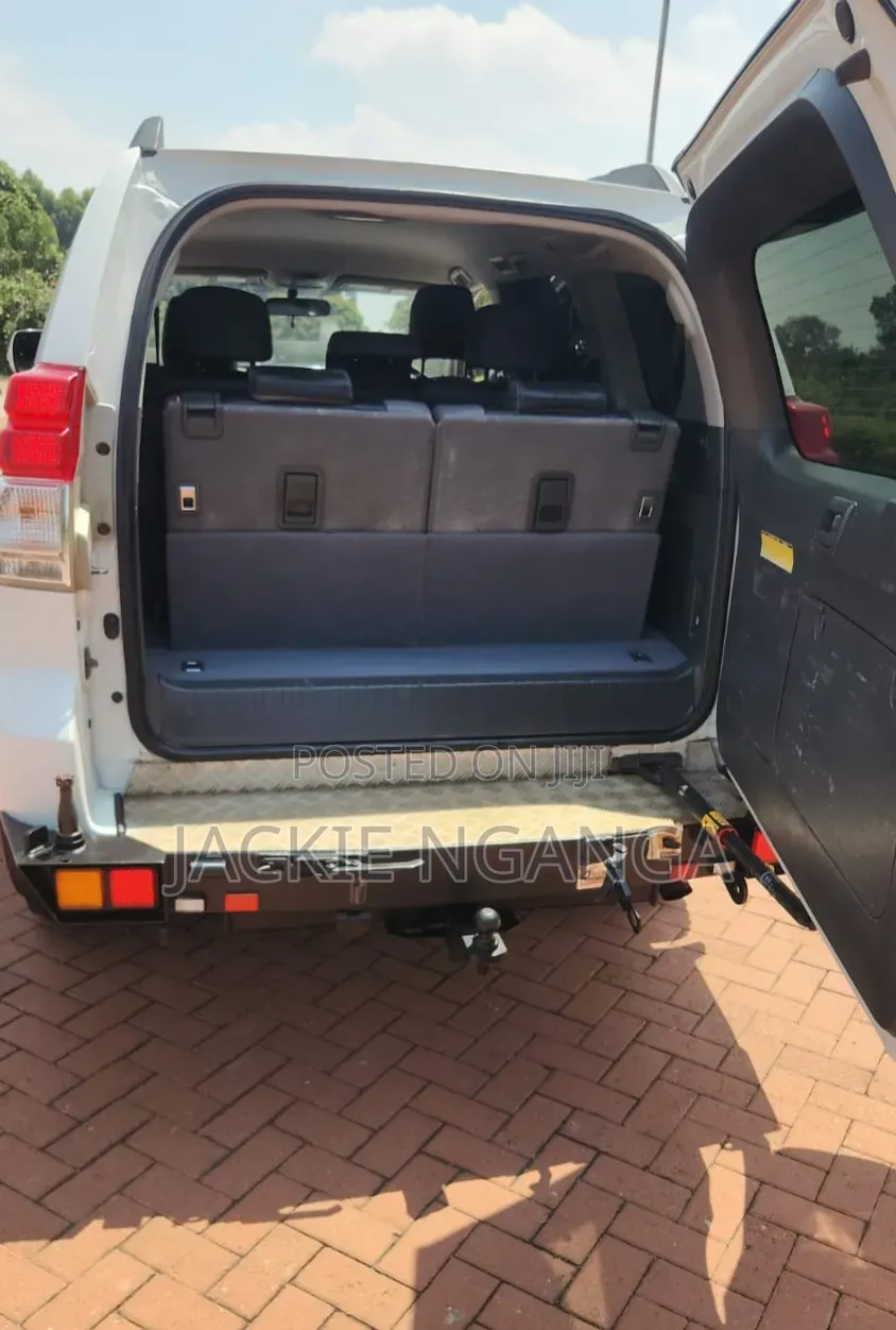 Toyota Land Cruiser Prado 2010 White