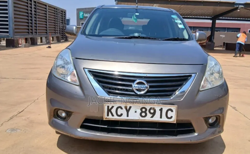 Nissan Latio 1.2 2013 Brown