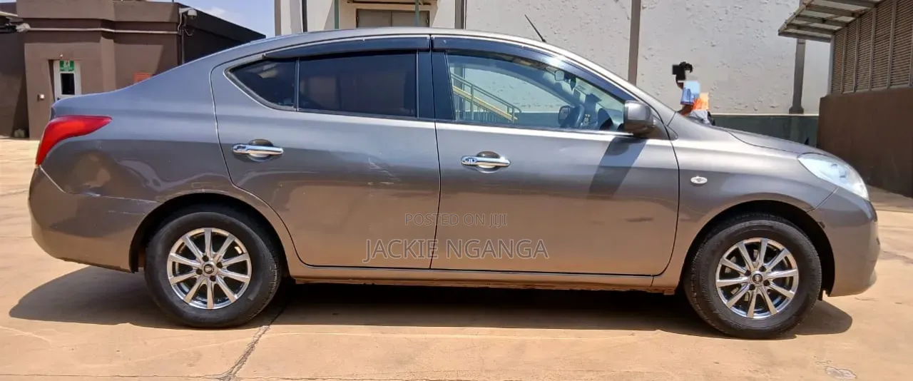 Nissan Latio 1.2 2013 Brown