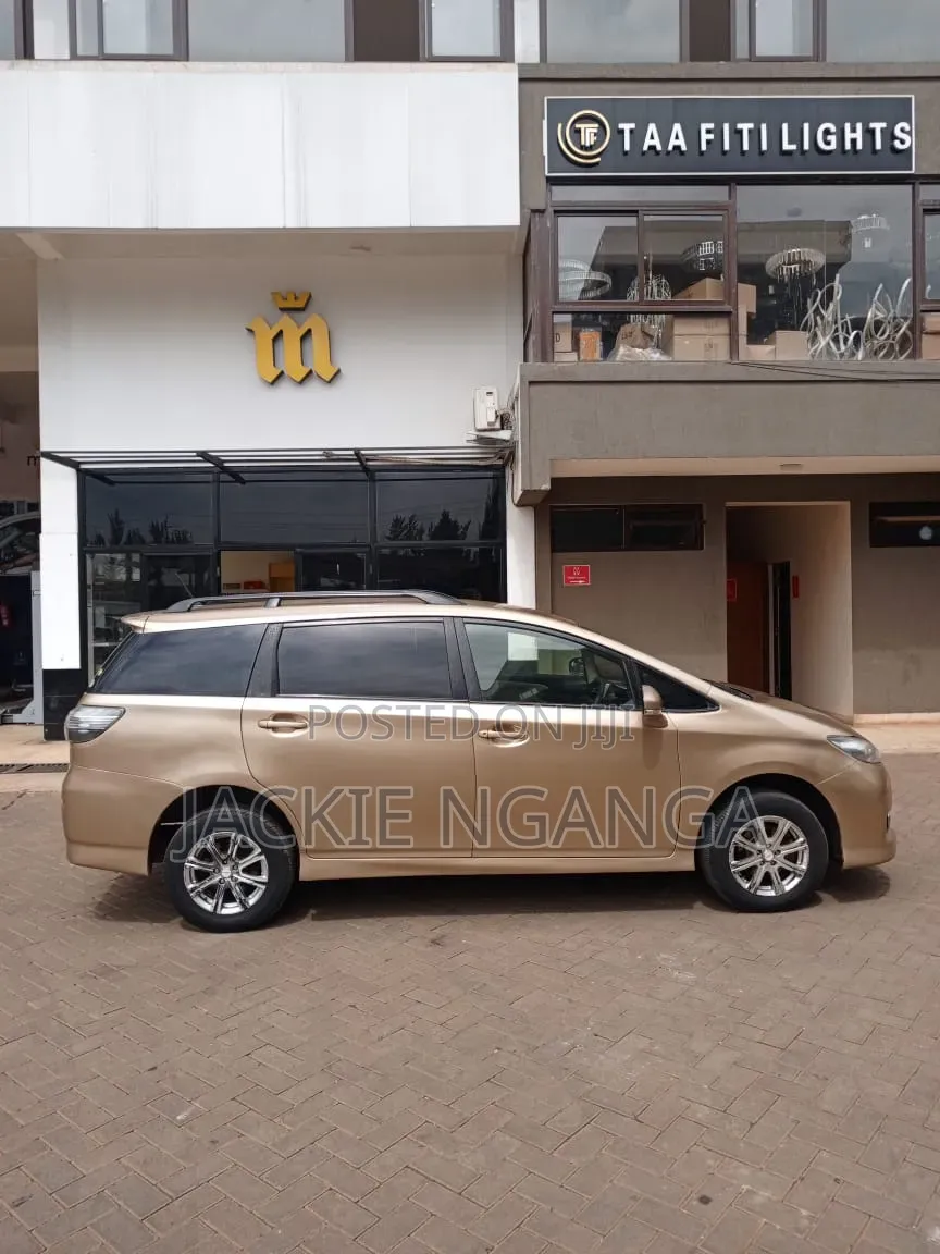 Toyota Wish 2012 Gold