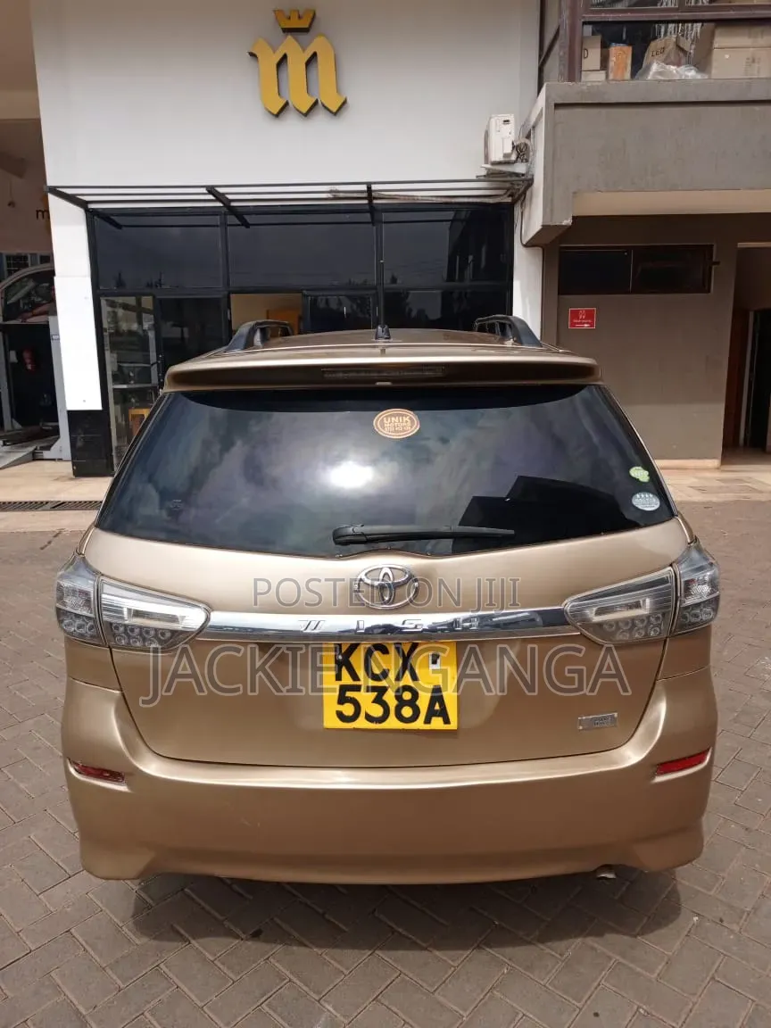 Toyota Wish 2012 Gold
