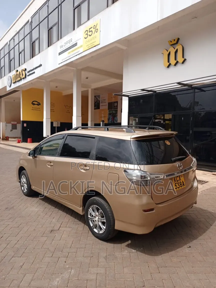 Toyota Wish 2012 Gold