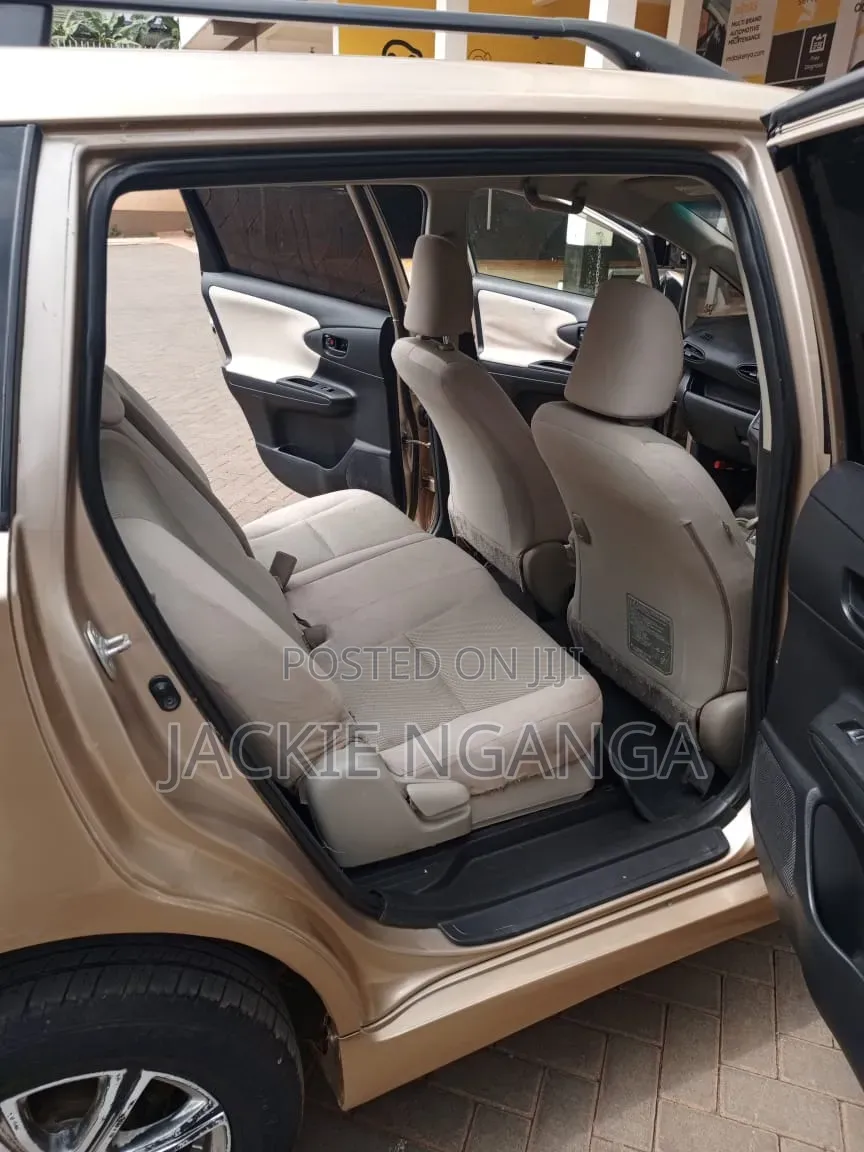 Toyota Wish 2012 Gold