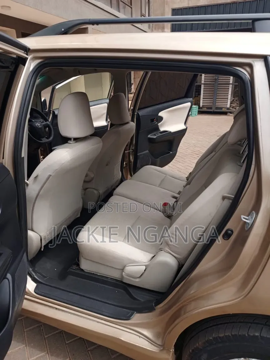 Toyota Wish 2012 Gold