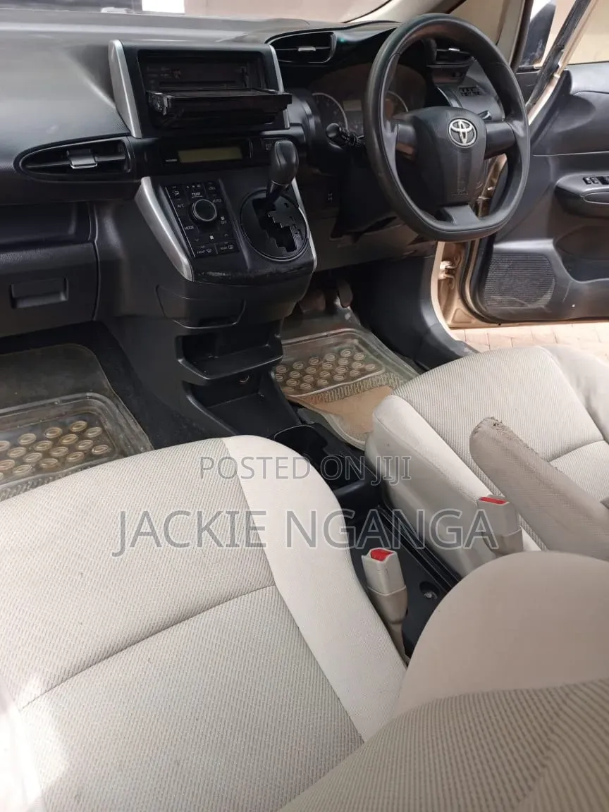 Toyota Wish 2012 Gold