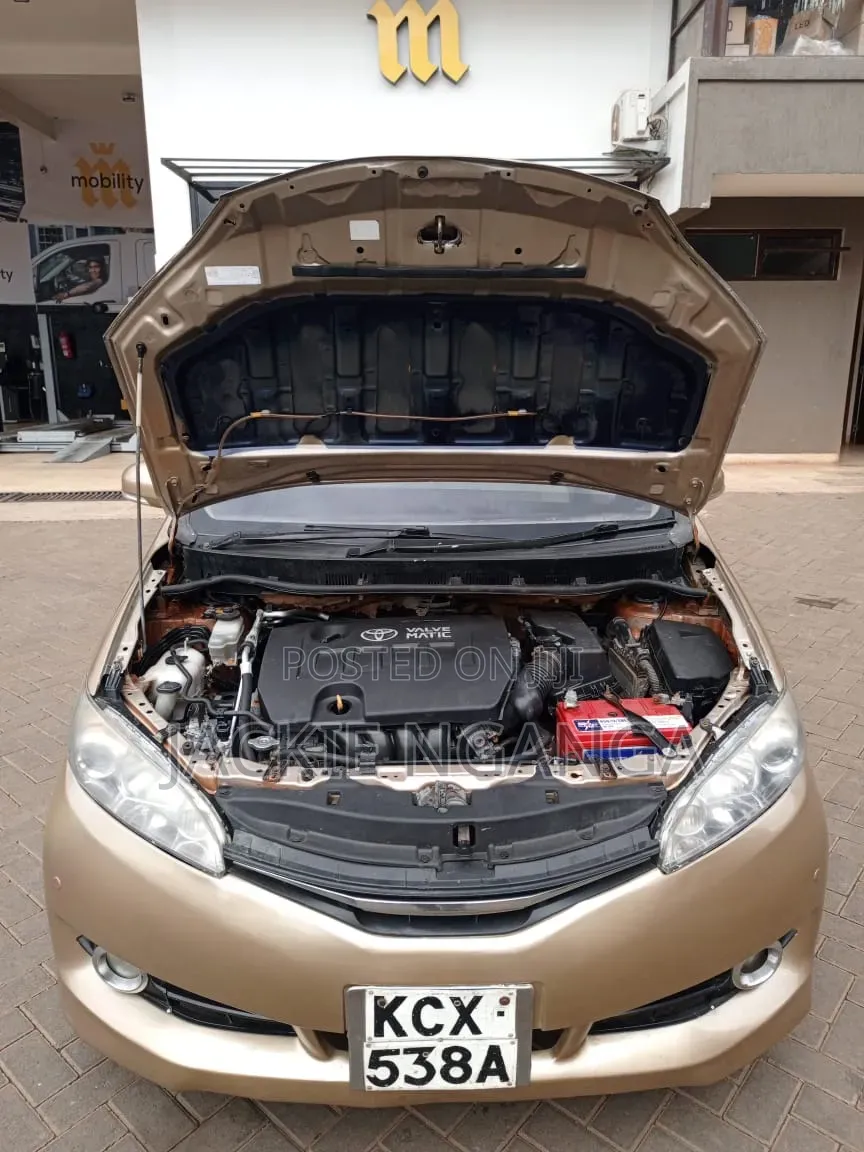 Toyota Wish 2012 Gold